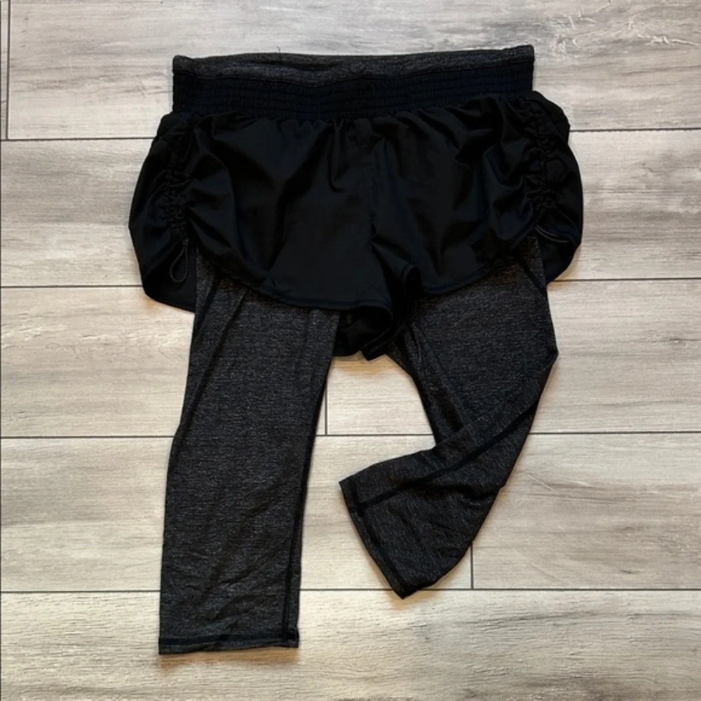 Athleta Go Getter 2-in-1 Knicker Shorts Over Capri leggings size medium